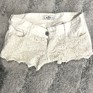 Hollister shorts size 0 with lace pattern